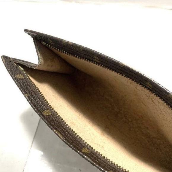 Louis Vuitton Pouch Monogram - Picture 5 of 5